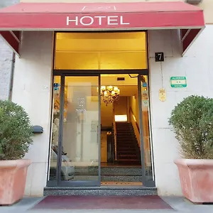 Hotel Boston, Mediolan